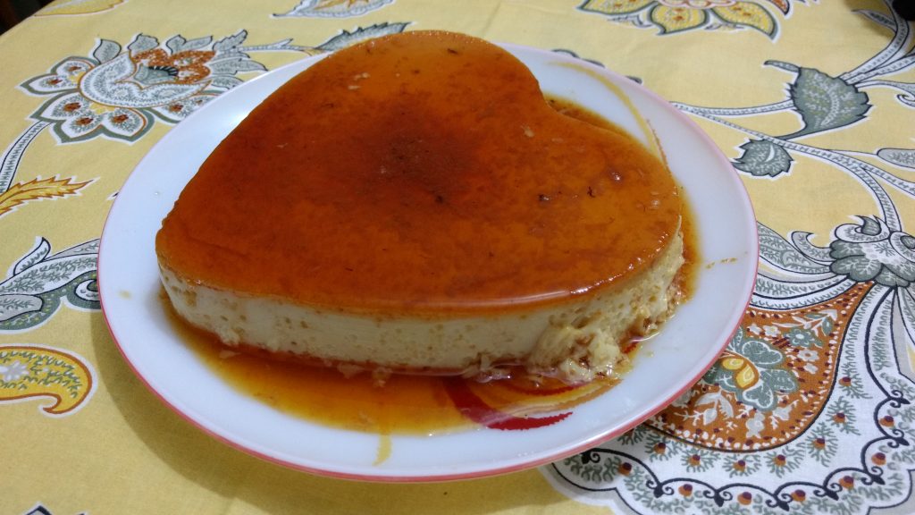 Flan au caramel renversé, dessert qui utilise de nombreux œufs entiers