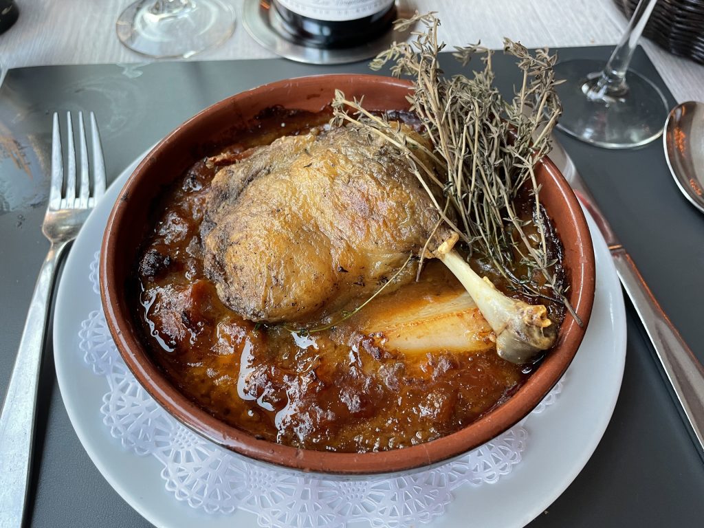 Cuisses de confit de canard du Sud-Ouest, base du parmentier de canard