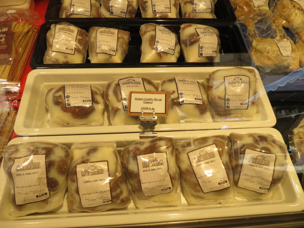 Gésiers confits d'oie et de canard présentés en Dordogne