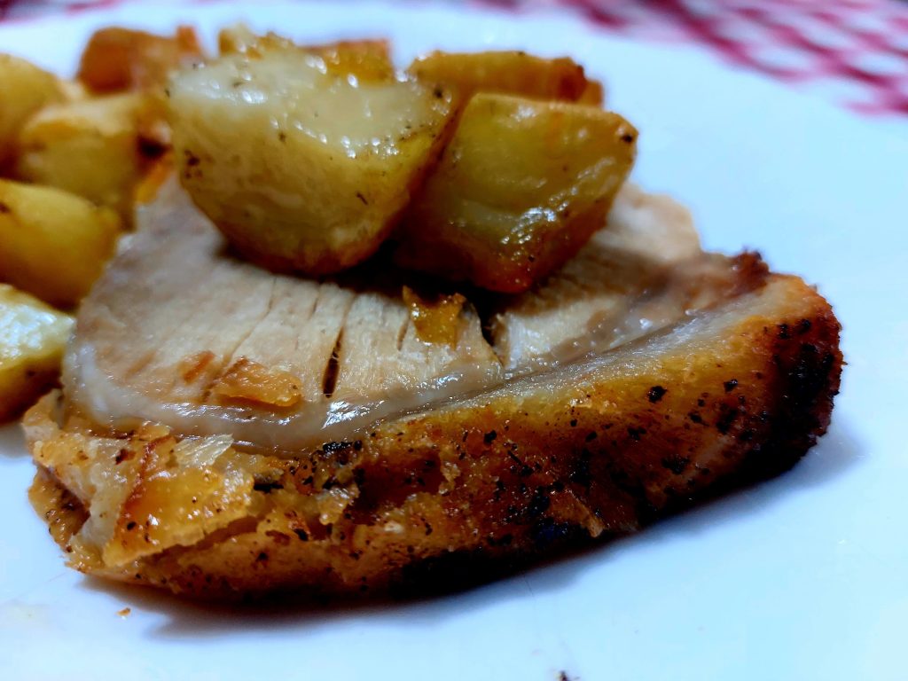 Paupiettes et rôti de porc au four avec pommes de terre dorées