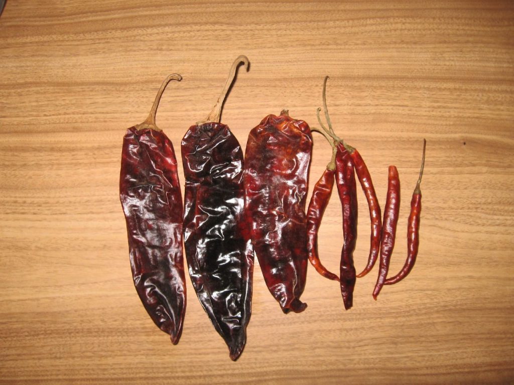 Piments mexicains séchés ancho, guajillo et pasilla