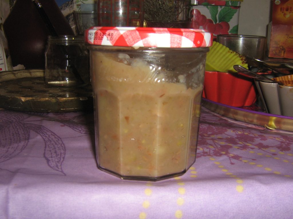 Crème de marrons brune et onctueuse prête à être travaillée