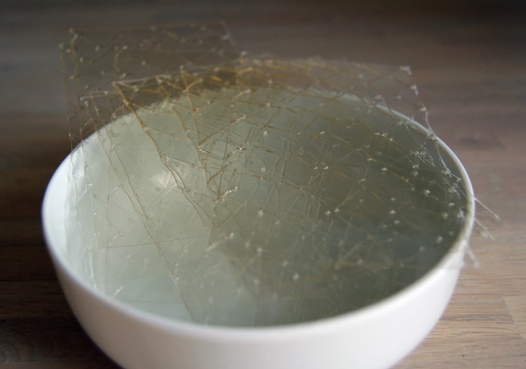 Feuilles de gélatine alimentaire translucides utilisées comme gélifiant